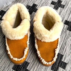 Minnetonka Tan Moccasins Size 7